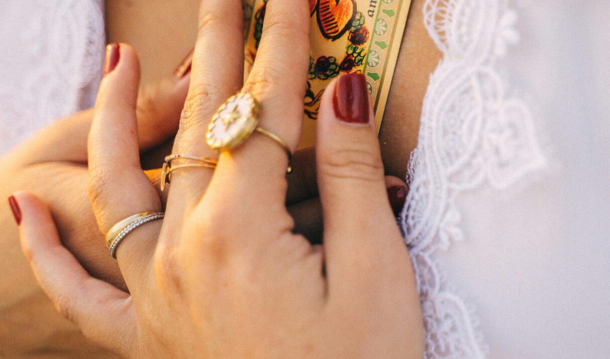 Tarot y Propósito de Vida: Descubriendo Tu Camino