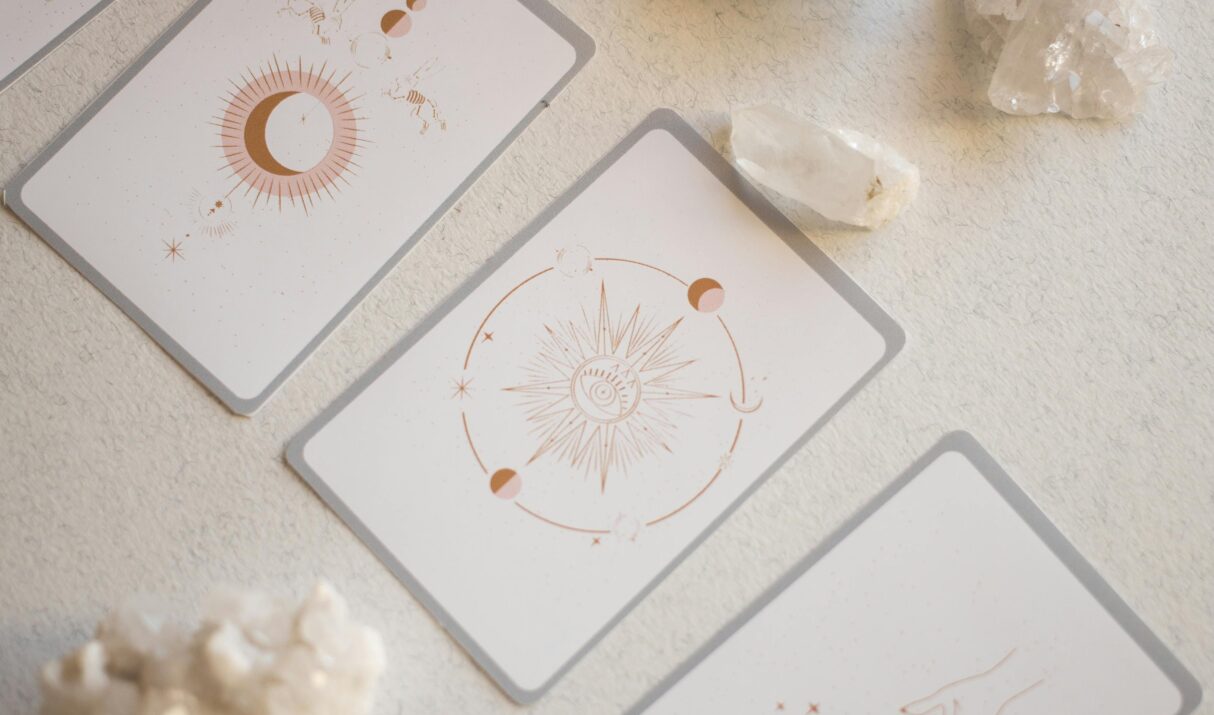 Cómo el Tarot Te Ayuda a Salir de Momentos Difíciles